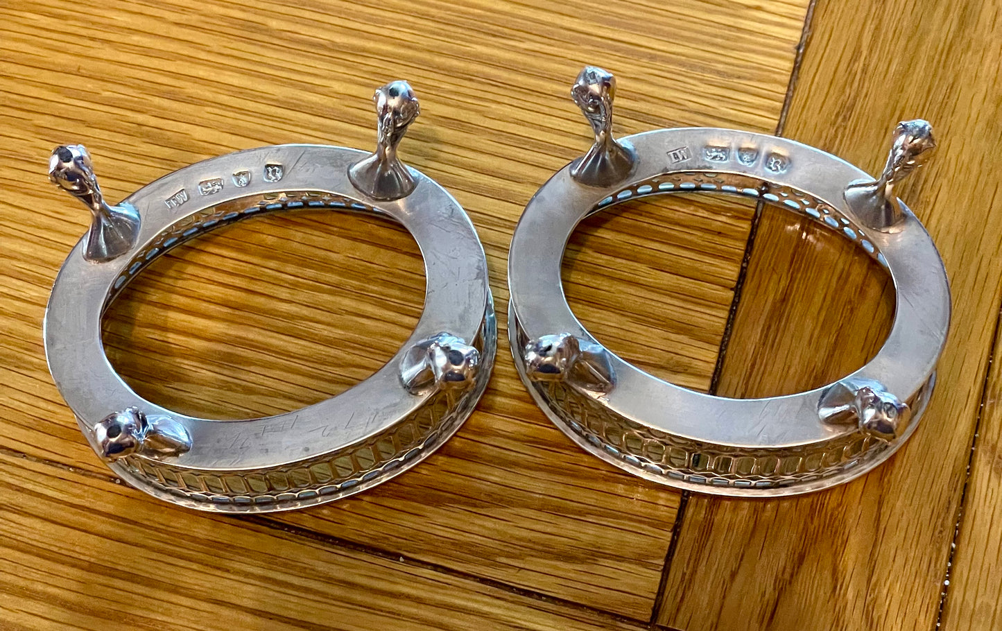 A matching pair of late 18th century silver salts, London 1772.