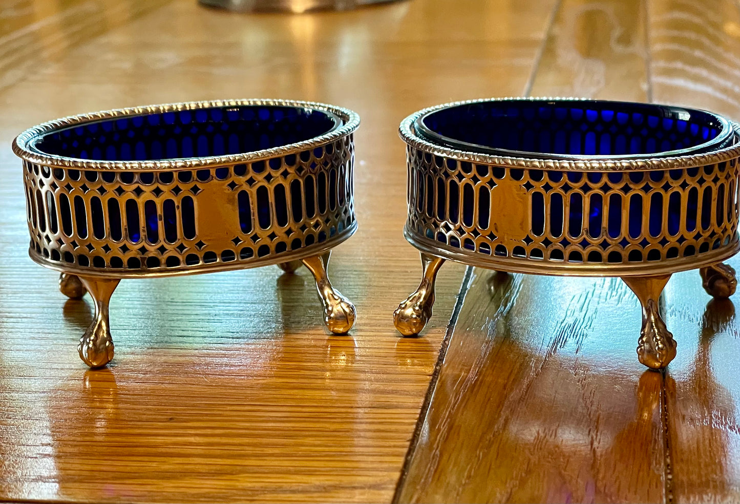 A matching pair of late 18th century silver salts, London 1772.